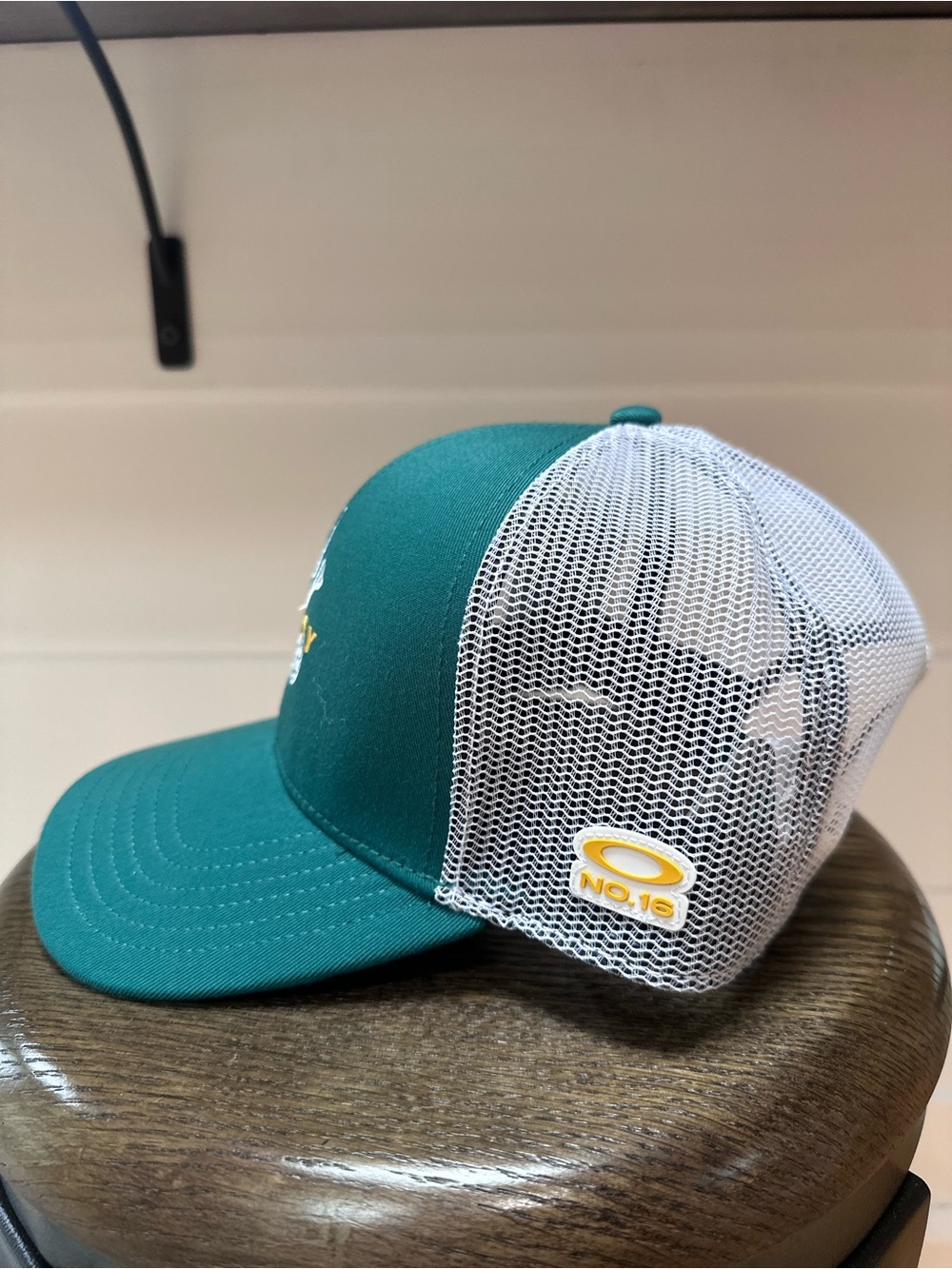 Oakley Teal and White Mesh Trucker Hat with Snake Patch - Picture 2 of 4